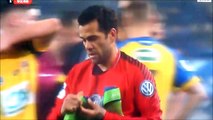 Dani Alves turns goalkeeper for PSG after Kevin Trapp red card !