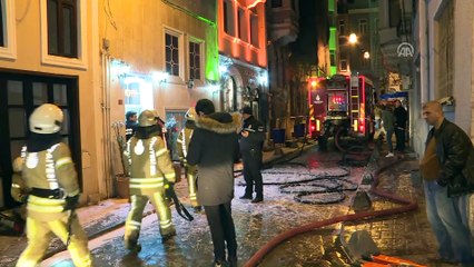 Beyoğlu'nda otelde yangın: 6 yaralı - İSTANBUL
