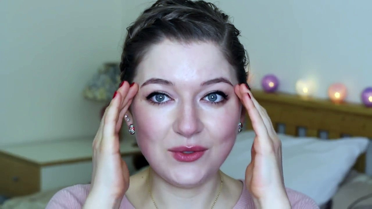 Smooth Eye Wrinkles With This Easy 5 Minute Face Massage