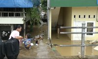 Rabu Siang, Kampung Pulo Masih Banjir