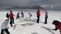Dondurucu soğukta yarışmalara hazırlanıyorlar - BİTLİS