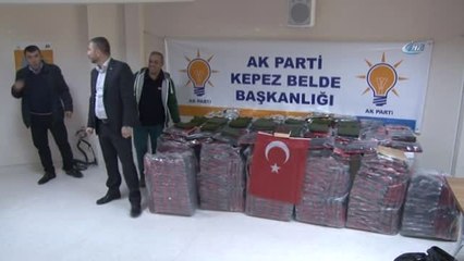 Zeytin Dalı Harekatı'na Katılan Mehmetçik'e Dualarla Çorap ve Boyunluk Desteği