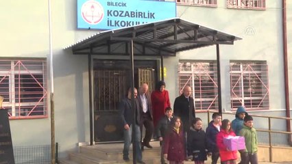Minik Yürekleriyle Yazdıkları Şiirleri Komutana Getirdiler
