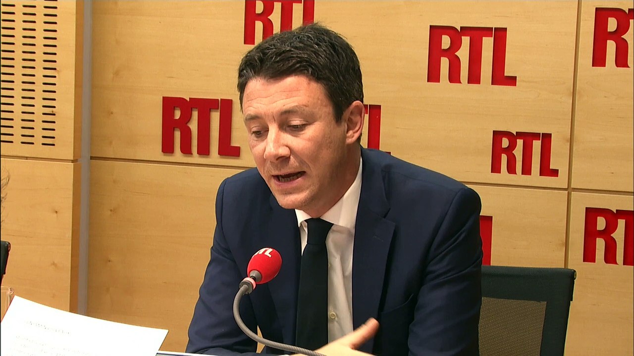 Neige: "Il est difficile d'anticiper le nombre de centimètres qu'il va tomber" dit Benjamin Griveaux