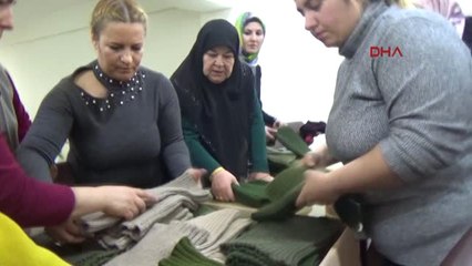 Karaman Afrin ve Sınırdaki Mehmetçik İçin Boyunluk Ördüler