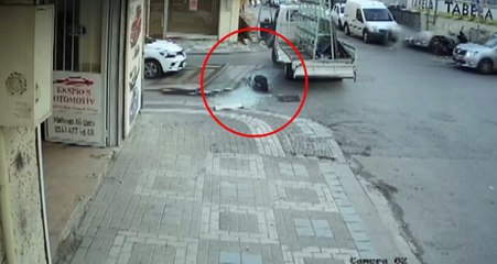 İstanbul'da Kamyonetten Devrilen Kilolarca Camın Altında Kalan İşçi, Hayatını Kaybetti