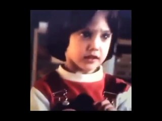 ‫مريم أوزرلي تغني وهي طفلة بصوت ملائكي .. .‬