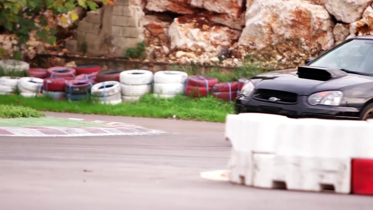 سوبارو اس تي أي 2015 تتنافس مع سيارة أخرى، وعبدو فغالي يدهشنا