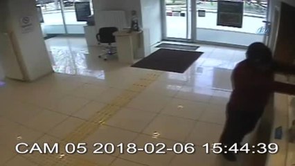 68 Bin TL'lik Silahlı Banka Soygunu Kamerada
