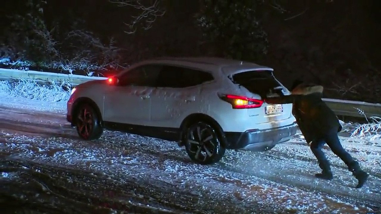 Neige en région parisienne : les naufragés de la N118 entre humour et résignation
