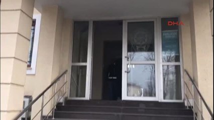 Sakarya Marketten 10 Bin Liralık Sigara Çalıp Büfeye Satmışlar