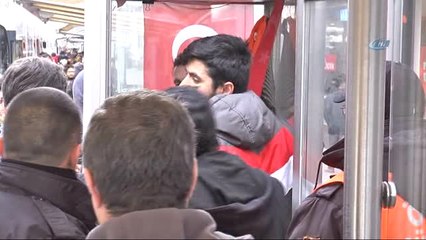 Tramvaydaki Taciz İddiası Sonrası Linç Girişimi