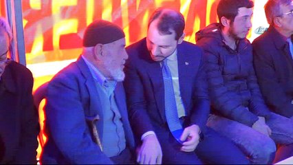 Bakan Albayrak şehit Selim Vurdal’ın ailesini ziyaret etti
