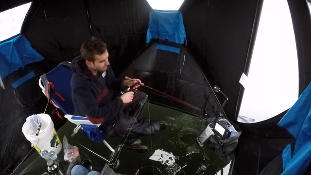 Emportés par une rafale pendant une partie de pêche sur la banquise !