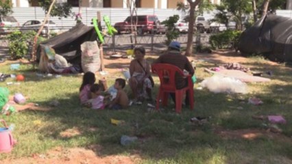 Indígenas desalojados sobreviven en céntrica plaza de Asunción