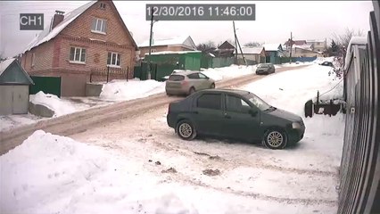 Chaque année en hiver, cette route se transforme en cauchemar verglacé pour les voitures