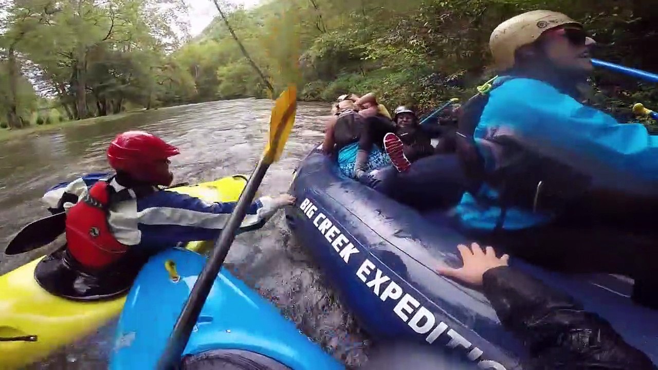 Quand une sortie rafting tourne mal... règlement de compte entre 2 femmes