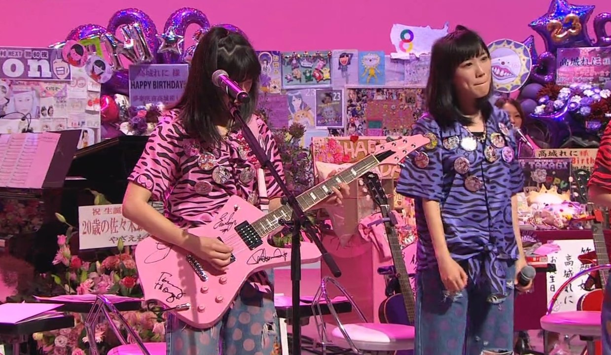 [KISSメンバーのサイン入りギター♪] 夢の浮世に咲いてみな / ももいろクローバーZ ももクロ