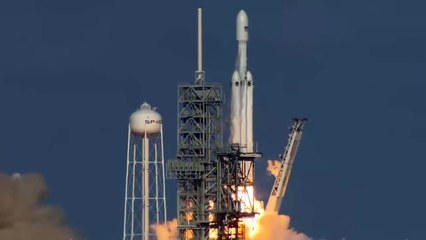 SpaceX Launches Falcon Heavy Rocket