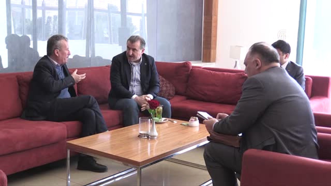 Gençlik ve Spor Bakanı Bak "Cesur Kız" Ahed'in Babasıyla Görüştü