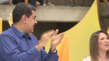 Maduro firma el documento del diálogo que rechazó la oposición venezolana