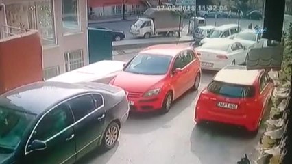Boşanmak Üzere Olduğu Eşinin Boğazını Sokak Ortasında Böyle Kesti...vahşi Cinayet Kamerada