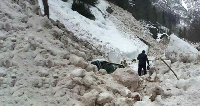 Artvin'de Elektrik Dağıtım Şirketi Çalışanları Çığ Altında Kaldı