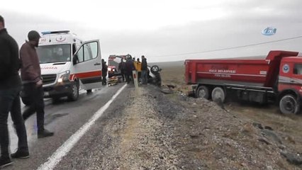 Kamyon ile Otomobil Çarpıştı: 1 Ölü, 2 Yaralı