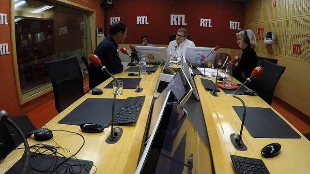 Le médecin Michel Cymes s'intéresse à tous ceux qui ont attrapé un des virus de l'hiver et qui vont