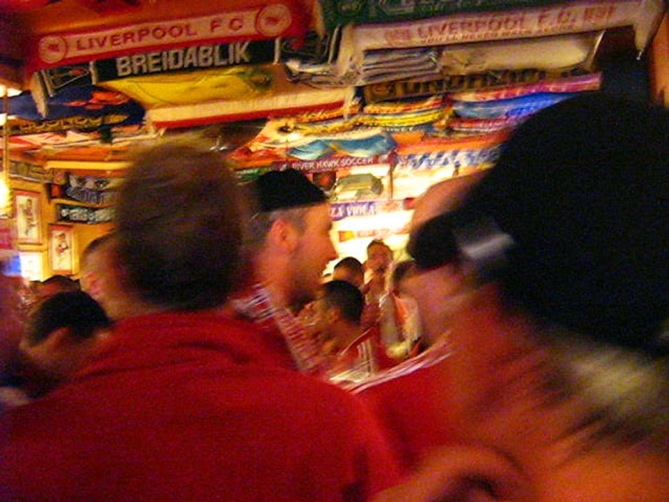 Liverpool Standard dans le pub des Reds