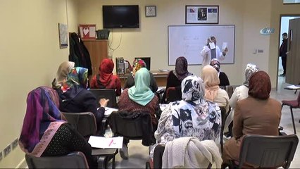 İlk Kez Kalem Tutan Kadınların Heyecanı Duygulandırdı
