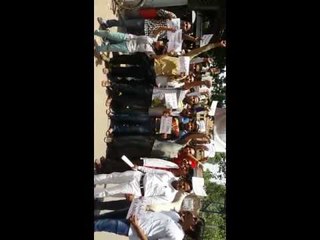डीएम के तबादले से शाहजहांपुर में हंगामा, जगह-जगह प्रदर्शन