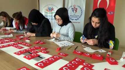 Gençlerden Afrin'deki Mehmetçiğe Türk bayraklı destek