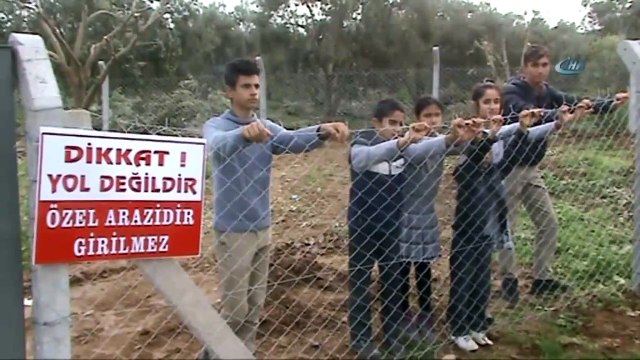 Tapulu Arazim Deyip Yolu Kapattı