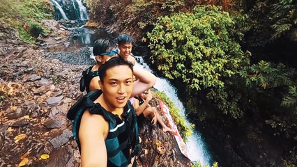 Il plonge de 30 mètres avec sa GoPro à la main mais la perd