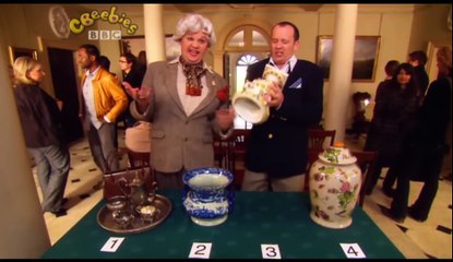 Gigglebiz Ann Teak shows how auctions work