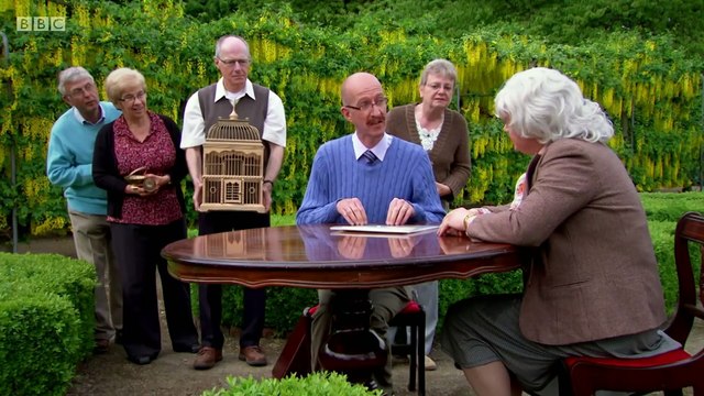 Gigglebiz Ann Teak accidentally destroys a precious ancient letter