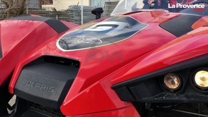 Farid le voltigeur saute au-dessus d'une voiture à 50km/h