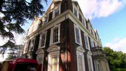 Gigglebiz Ann Teak damages yet more priceless antiques including a suit of armour