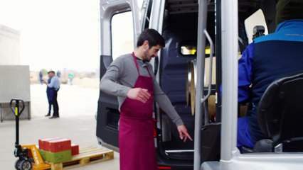 The new Mercedes-Benz Sprinter Panel van right hand drive - Driving Video