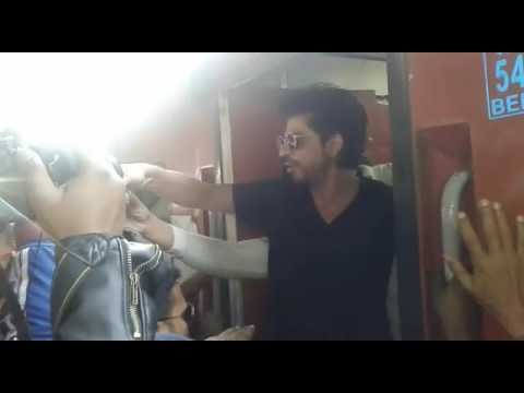 Shahrukh Khan reached Mathura Junction by train for promoting his upcoming film Raees