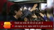 1 dies as crowd goes berserk after shahrukh khan arrives at vadodara for promotion of raees