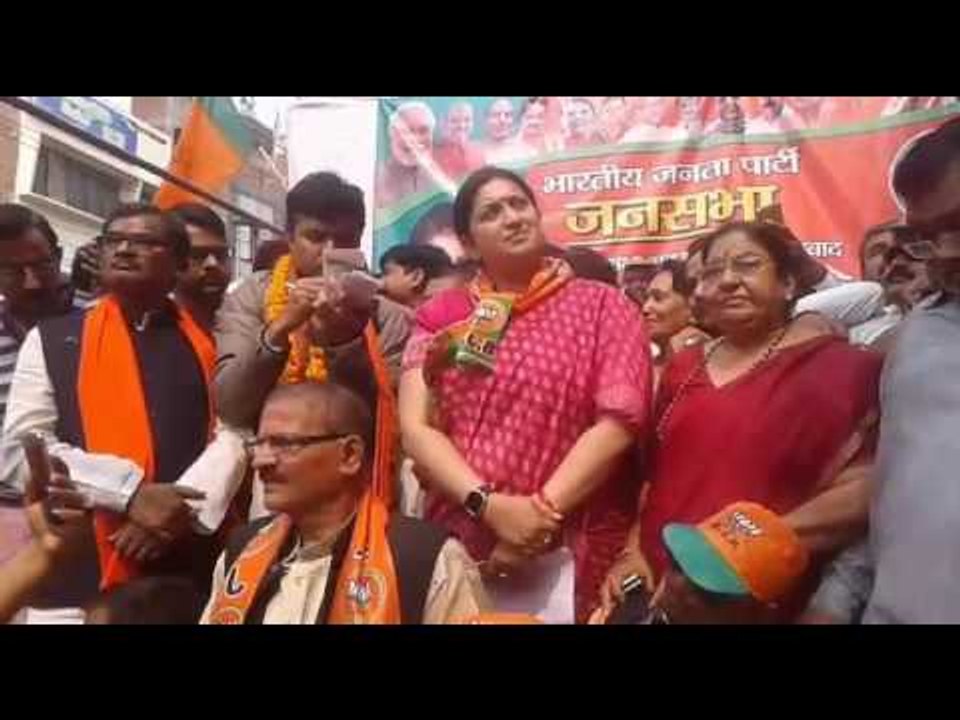 BJP Leader Smriti Irani target congress-sp alliance at allahabad