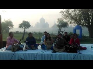 Singer performing in Taj Mahotsav