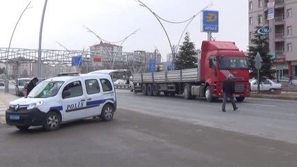 Uşak'ta Tırın Çarptığı Yaşlı Adam Ağır Yaralandı