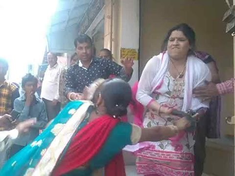 Woman was beaten on the road by alleging theft in Bareilly