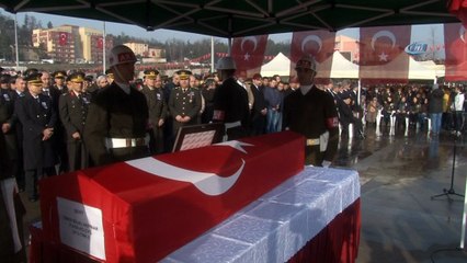 Şehit Akpınar'ı binler son yolculuğuna uğurladı