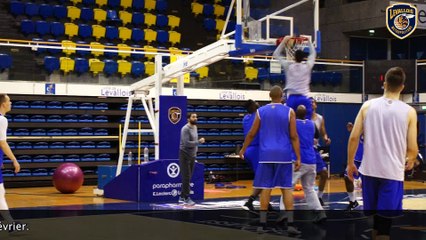 Avant match avec Travis Leslie, Châlons-Reims  - Levallois Metropolitans