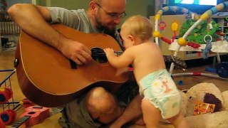 Ce papa joue une chanson de Bon Jovi pour sa fille, mais il n’imaginait pas qu’elle avait un talent secret