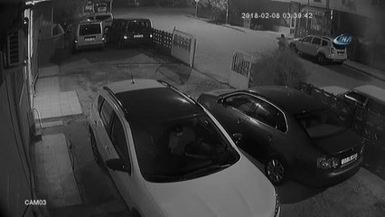 Tarsus'ta 14 Aracın Lastiklerini Kesen Şahıslar Kamerada